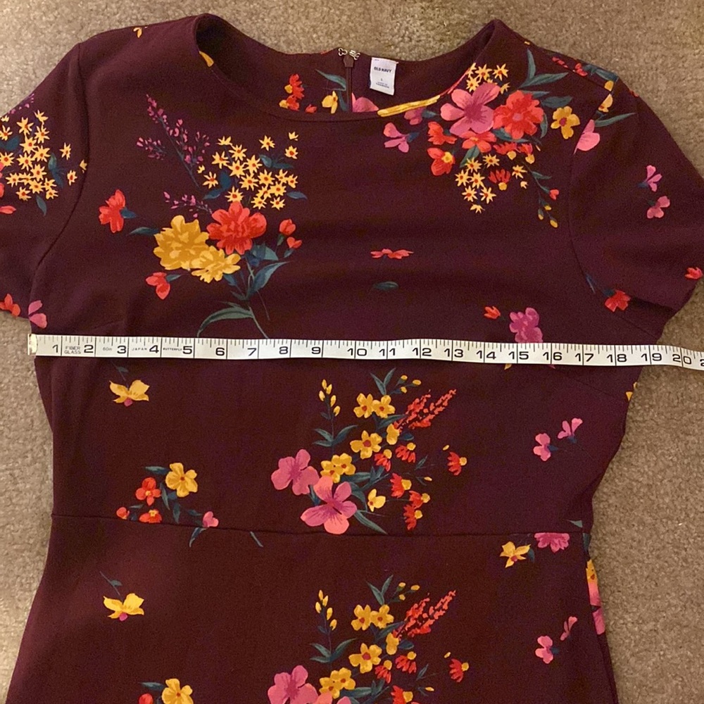 Old Navy Short Sleeve Maroon Floral Dress - Picture 4 of 7